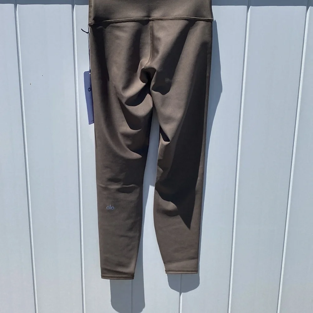 ALO Yoga 7/8 high waist leggings 

Color olive tree.   Size small - Picture 2 of 5